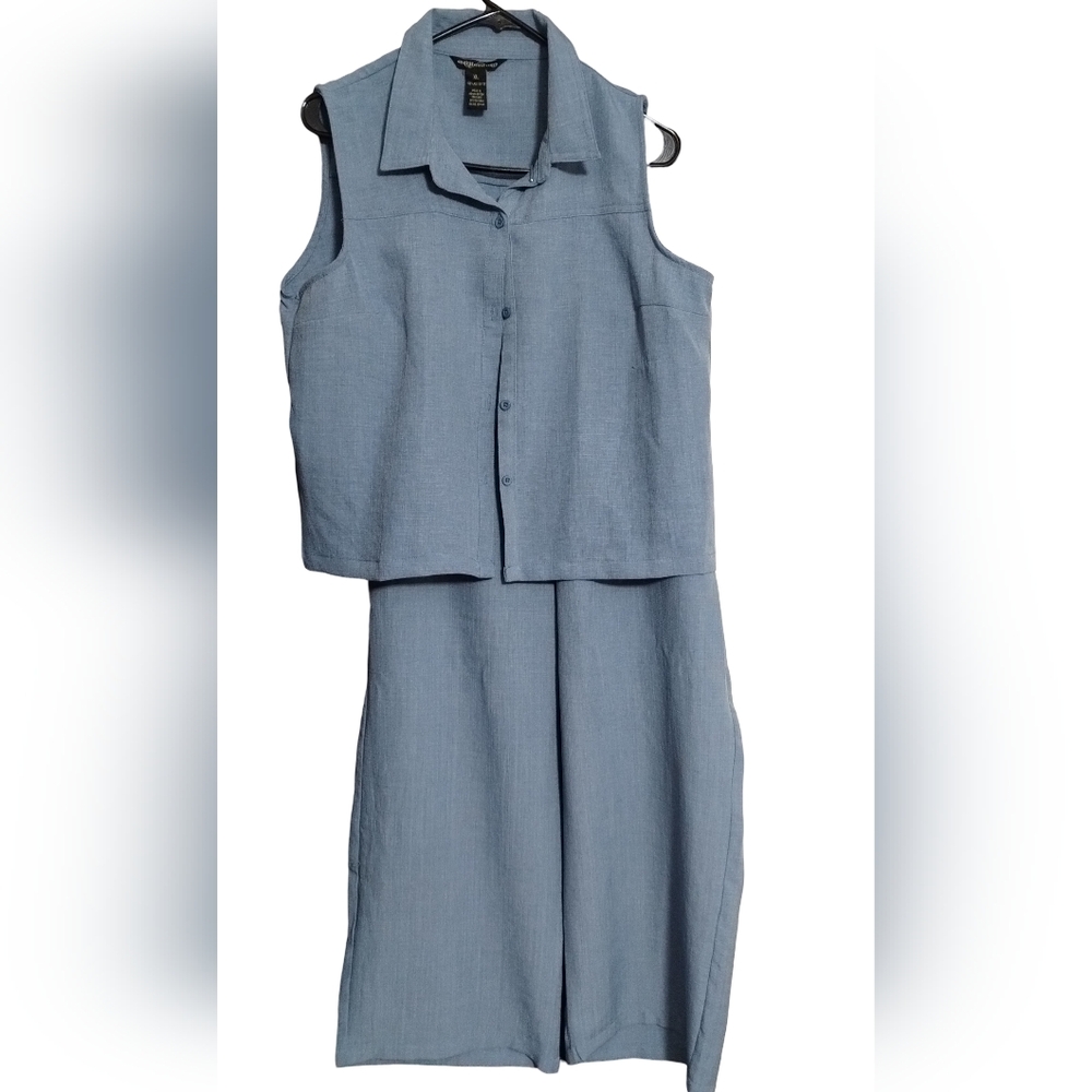 Millenium Blue Sleeveless shirt Button-Up and Capri pockets set